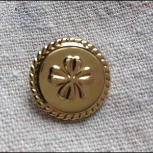 Iconic Clover Chanel Buttons (2)